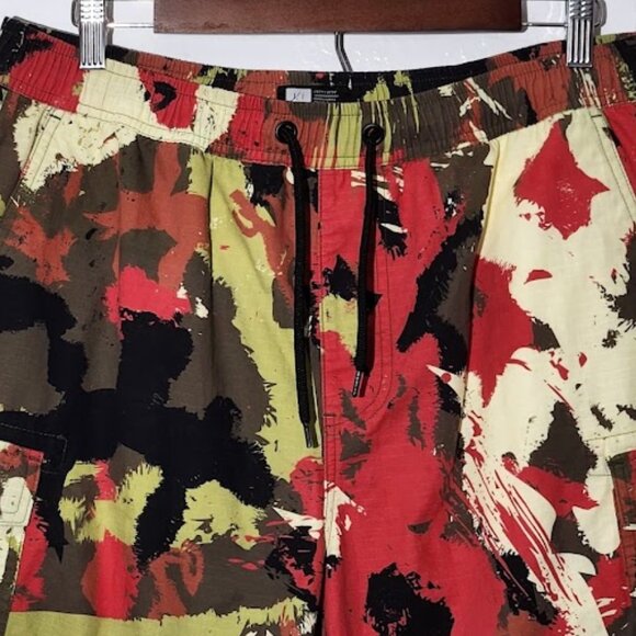 Lira Men's Camo Cargo Shorts- Excellent Condition- Size Large - Picture 3 of 6